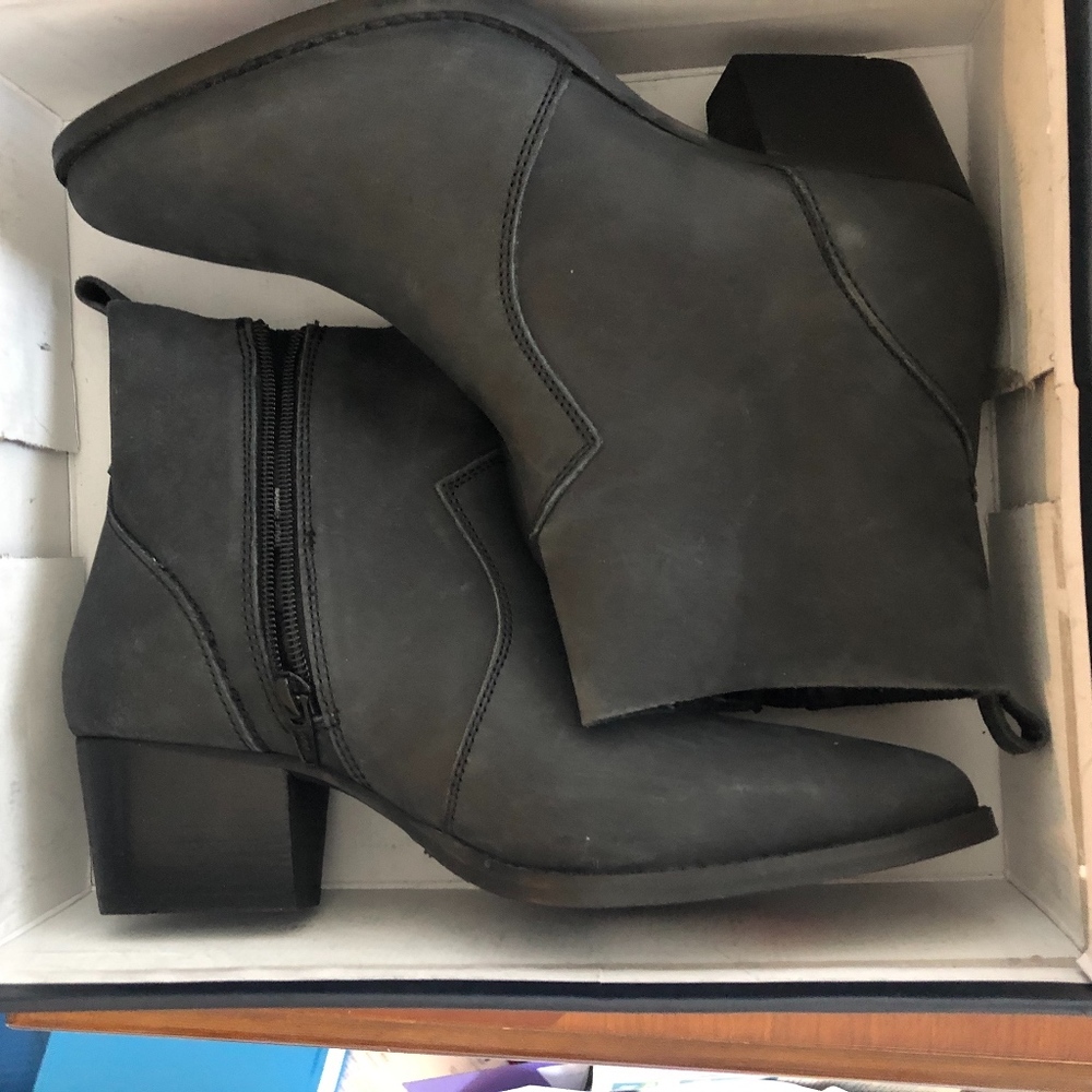 NIB Black Leather Booties, Size 8 by Splendid